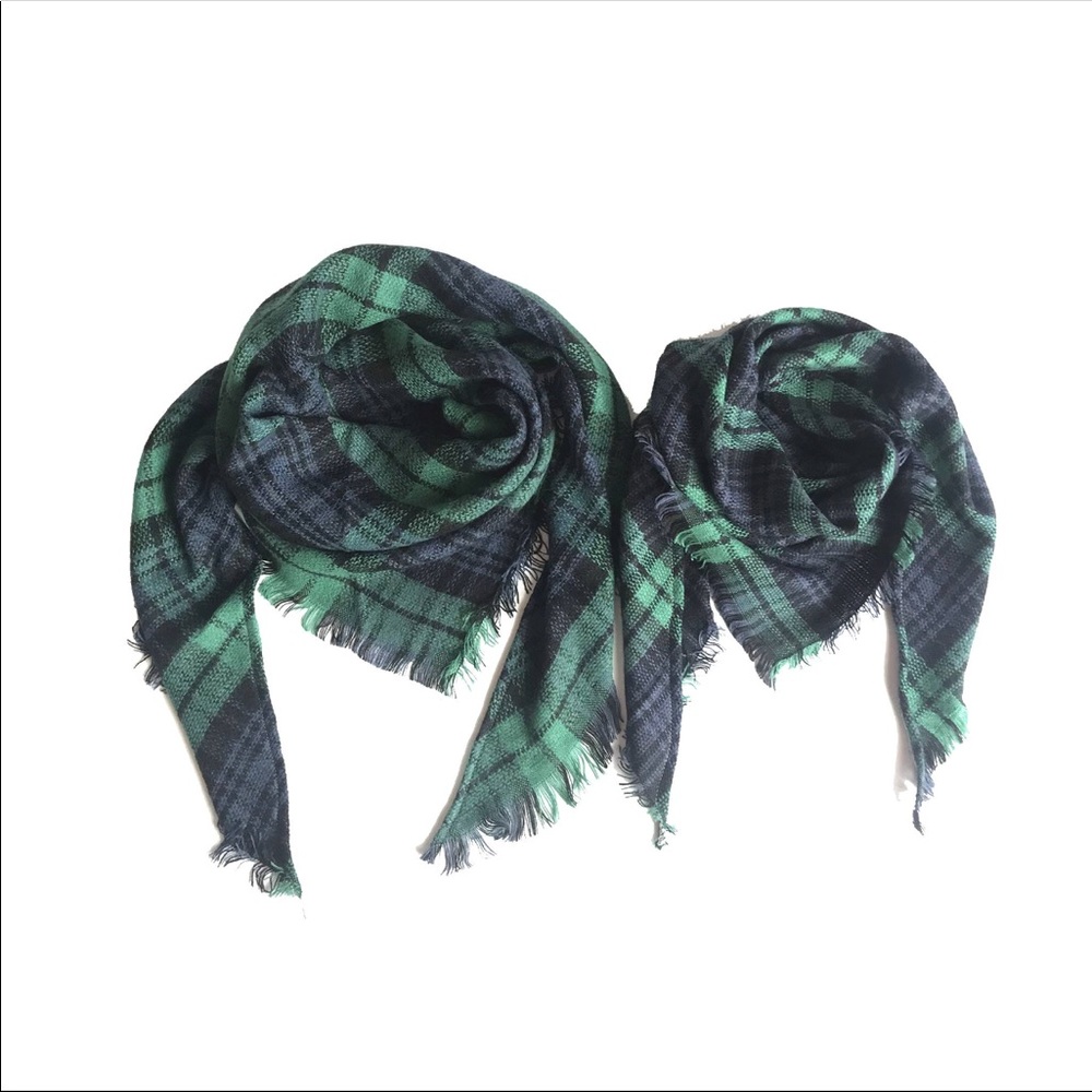 Women’s tartan plaid scarf - Picture 3 of 4